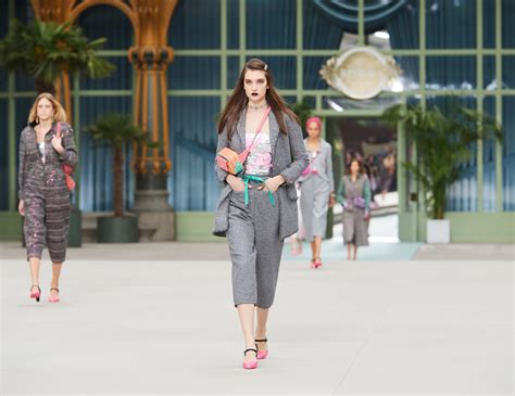 défilé chanel 2019 croisiere|DÉFILÉ CROISIÈRE 2019/20: LA COLLECTION VUE PAR LES .